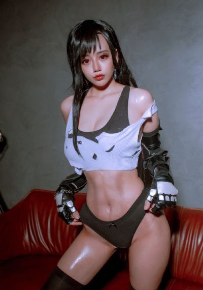 脱了她裙子摸进她的内裤亲吻